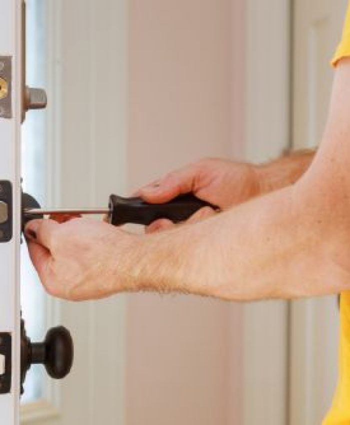 Serrature bloccate: cosa fare prima di chiamare un fabbro